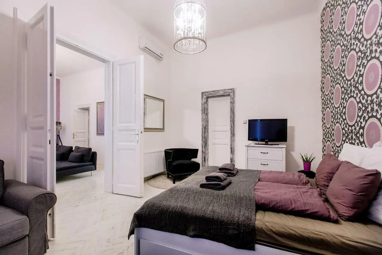 Kz5 Apartment In Kazinczy Street Budapest